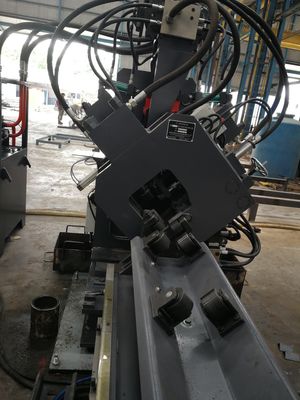 पंचिंग फोर्स 1000kN के साथ ग्रे रंग सीएनसी कोण पंचिंग और बाल काटना मशीन