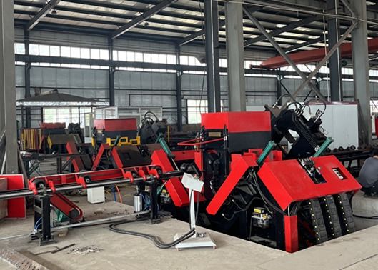 उच्च-दक्षता स्वचालित सीएनसी एंगल लाइन मशीन बड़े आकार के एंगल स्टील ड्रिलिंग और स्टैम्पिंग के लिए