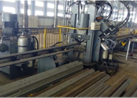 Φ26×12 मैक्स. सीएनसी कोण धातु छिद्रण छिद्रण अंकन और कतरनी लाइन 3 सीएनसी अक्ष