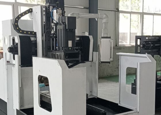 औद्योगिक उपयोग गैन्ट्री सीएनसी प्लेट ड्रिलिंग और चिप कन्वेयर के साथ मिलिंग मशीन
