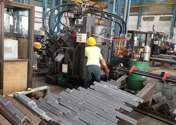 32x7x3m सीएनसी कोण पंचिंग कटिंग मशीन लाइन 1000/1200KN मार्किंग फोर्स